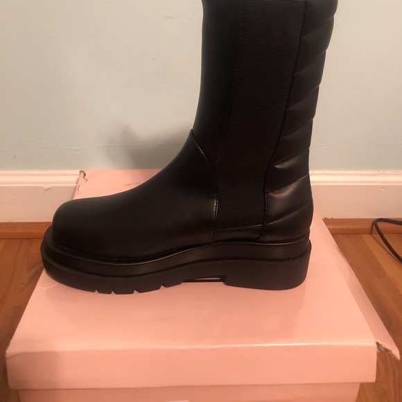 Chelsea Boots - Picture 2 of 5